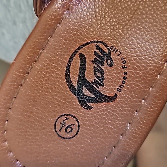 Trary shoes for life size 9.5 sandals - Picture 4 of 5